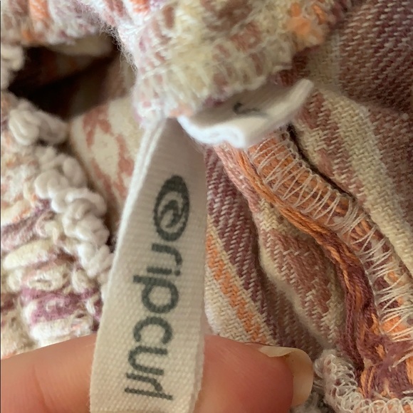 Boho rip curl shorts with lace trim - Picture 2 of 2